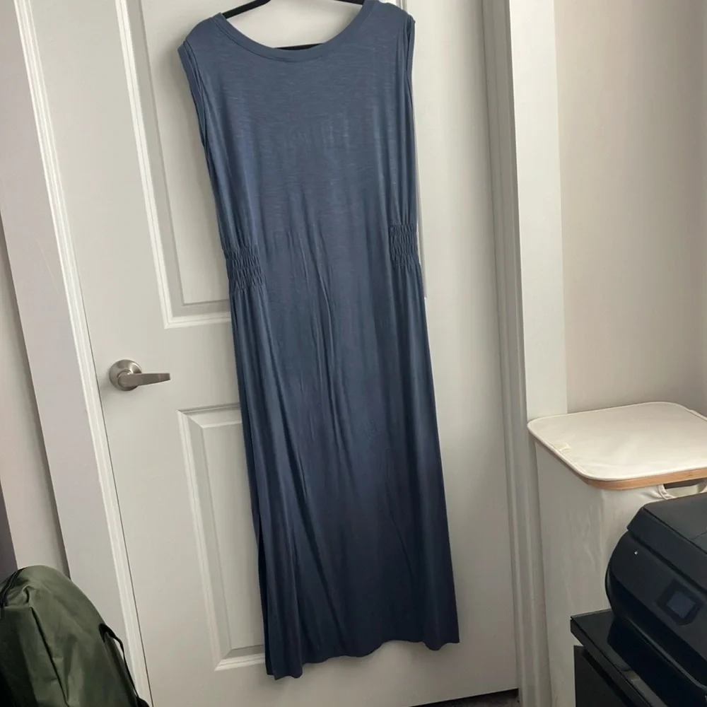 WHBM sleeveless smocked slub maxi dress - Picture 7 of 7